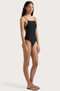Atika One Piece Black